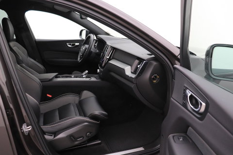 Volvo XC60 B4 Plus Dark | ACC | Camera | BLIS | Memory | Keyless | 19 Inch