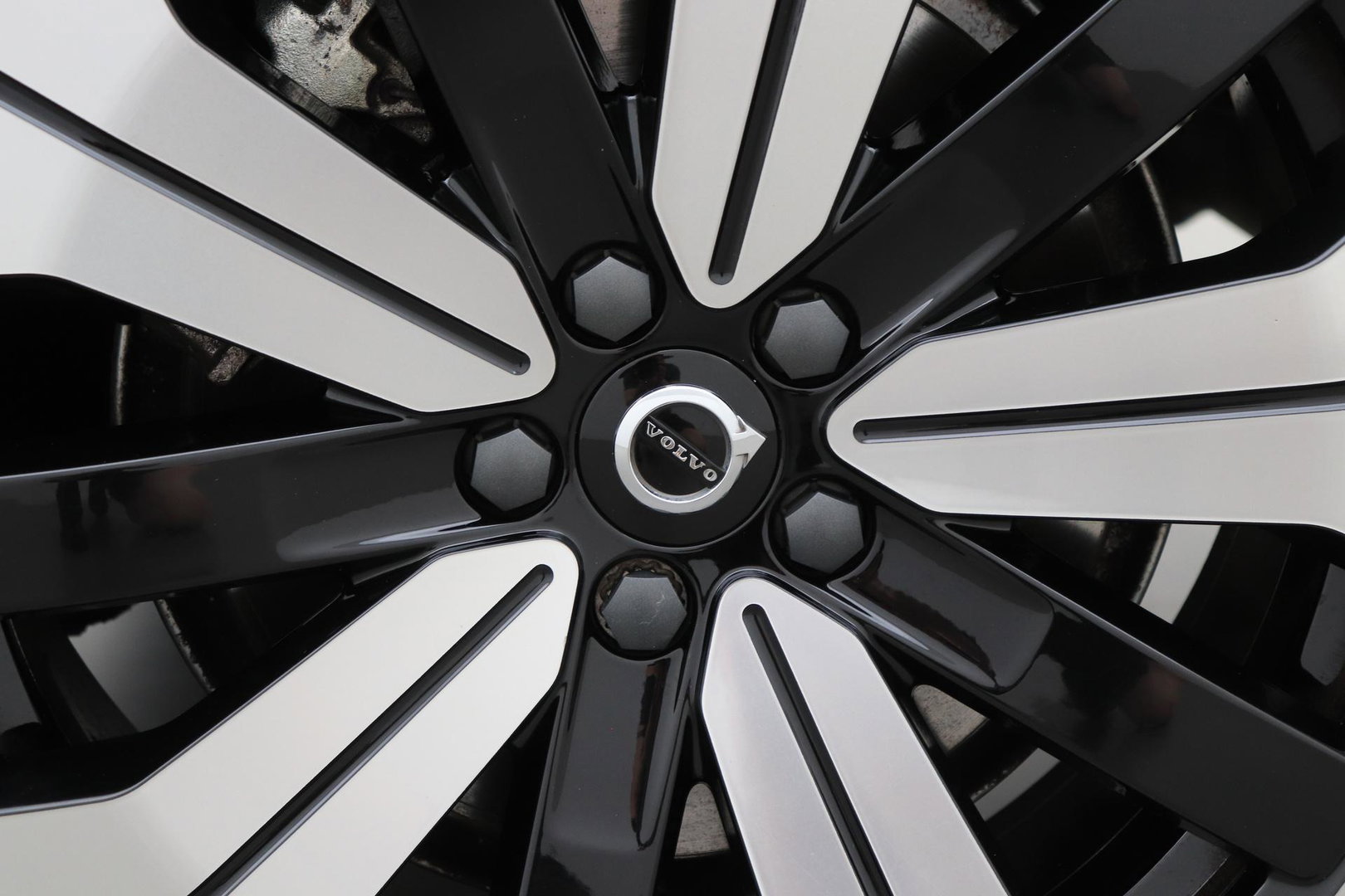 Volvo XC60 B4 Plus Dark | ACC | Camera | BLIS | Memory | Keyless | 19 Inch
