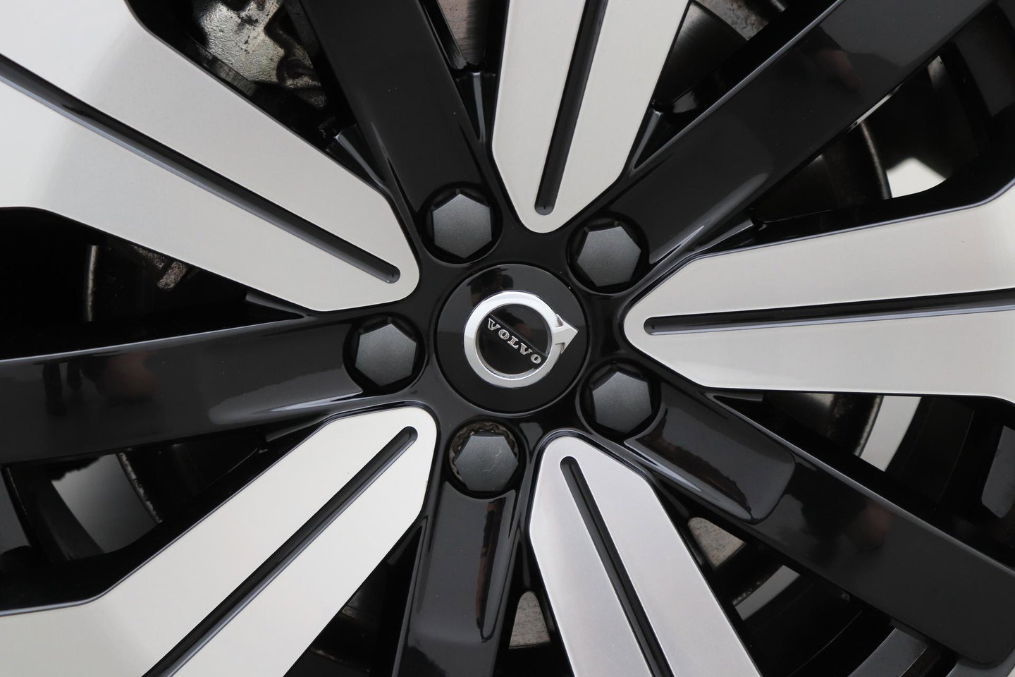 Volvo XC60 B4 Plus Dark | ACC | Camera | BLIS | Memory | Keyless | 19 Inch