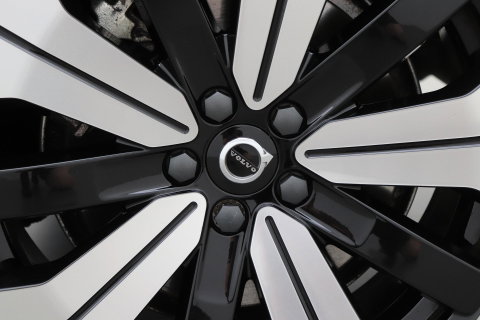Volvo XC60 B4 Plus Dark | ACC | Camera | BLIS | Memory | Keyless | 19 Inch