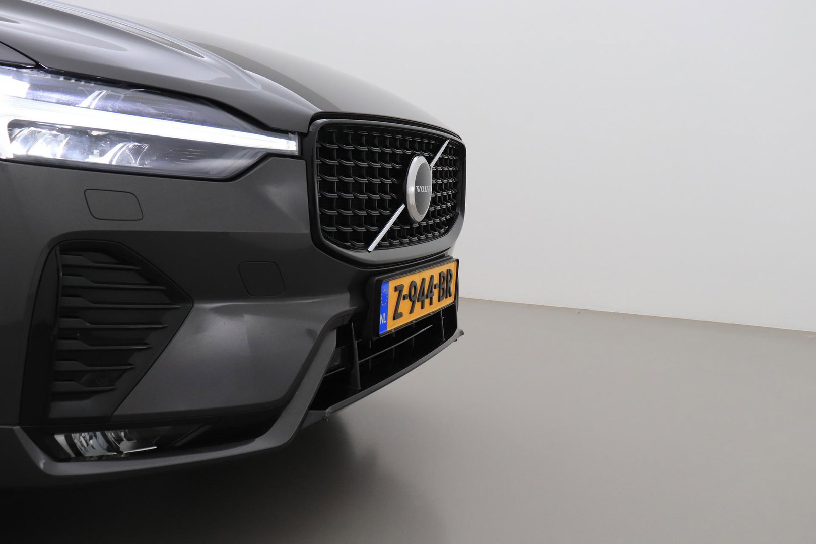 Volvo XC60 B4 Plus Dark | ACC | Camera | BLIS | Memory | Keyless | 19 Inch