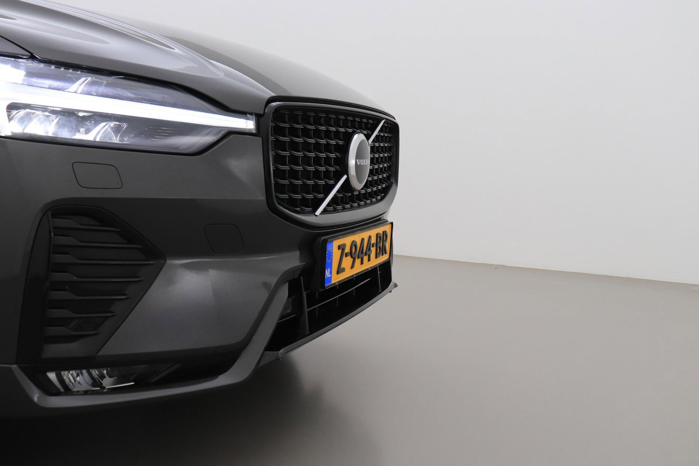 Volvo XC60 B4 Plus Dark | ACC | Camera | BLIS | Memory | Keyless | 19 Inch