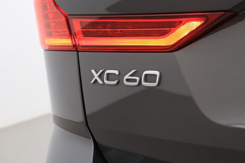 Volvo XC60 B4 Plus Dark | ACC | Camera | BLIS | Memory | Keyless | 19 Inch