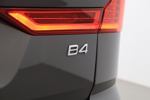 Volvo XC60 B4 Plus Dark | ACC | Camera | BLIS | Memory | Keyless | 19 Inch