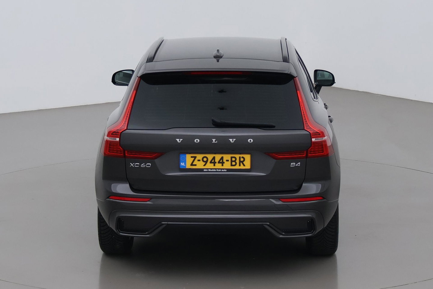 Volvo XC60 B4 Plus Dark | ACC | Camera | BLIS | Memory | Keyless | 19 Inch