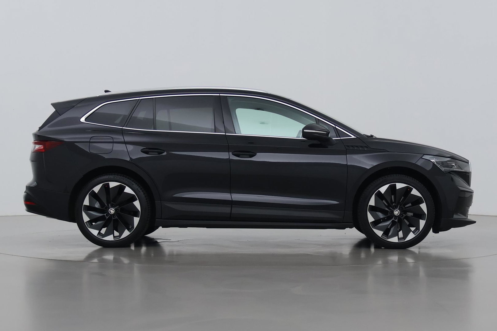 Škoda Enyaq iV 80 | Matrix LED | Camera | Stoel+Stuurverwarming | Verwarmbare Achterbank | Keyless | Leder | 19 Inch