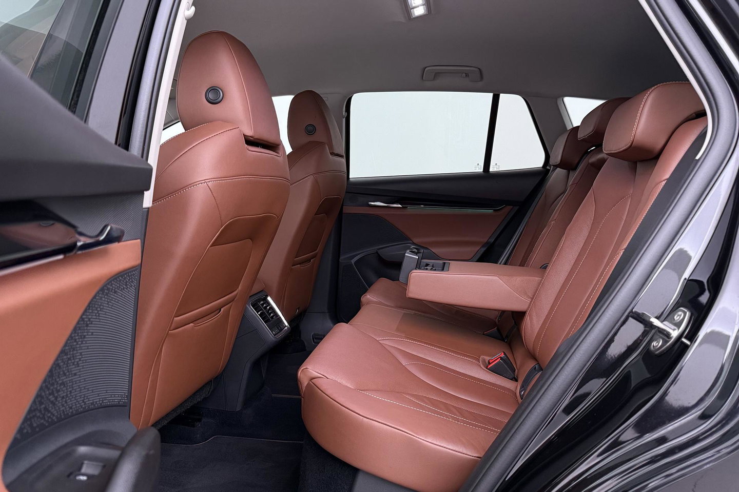 Škoda Enyaq iV 80 | Matrix LED | Camera | Stoel+Stuurverwarming | Verwarmbare Achterbank | Keyless | Leder | 19 Inch