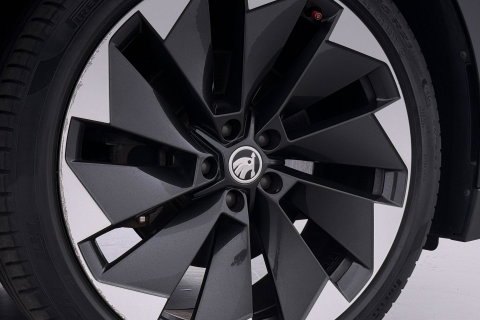 Škoda Enyaq iV 80 | Matrix LED | Camera | Stoel+Stuurverwarming | Verwarmbare Achterbank | Keyless | Leder | 19 Inch
