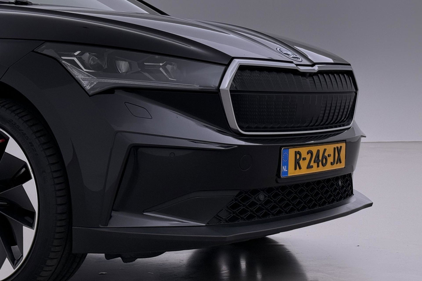 Škoda Enyaq iV 80 | Matrix LED | Camera | Stoel+Stuurverwarming | Verwarmbare Achterbank | Keyless | Leder | 19 Inch