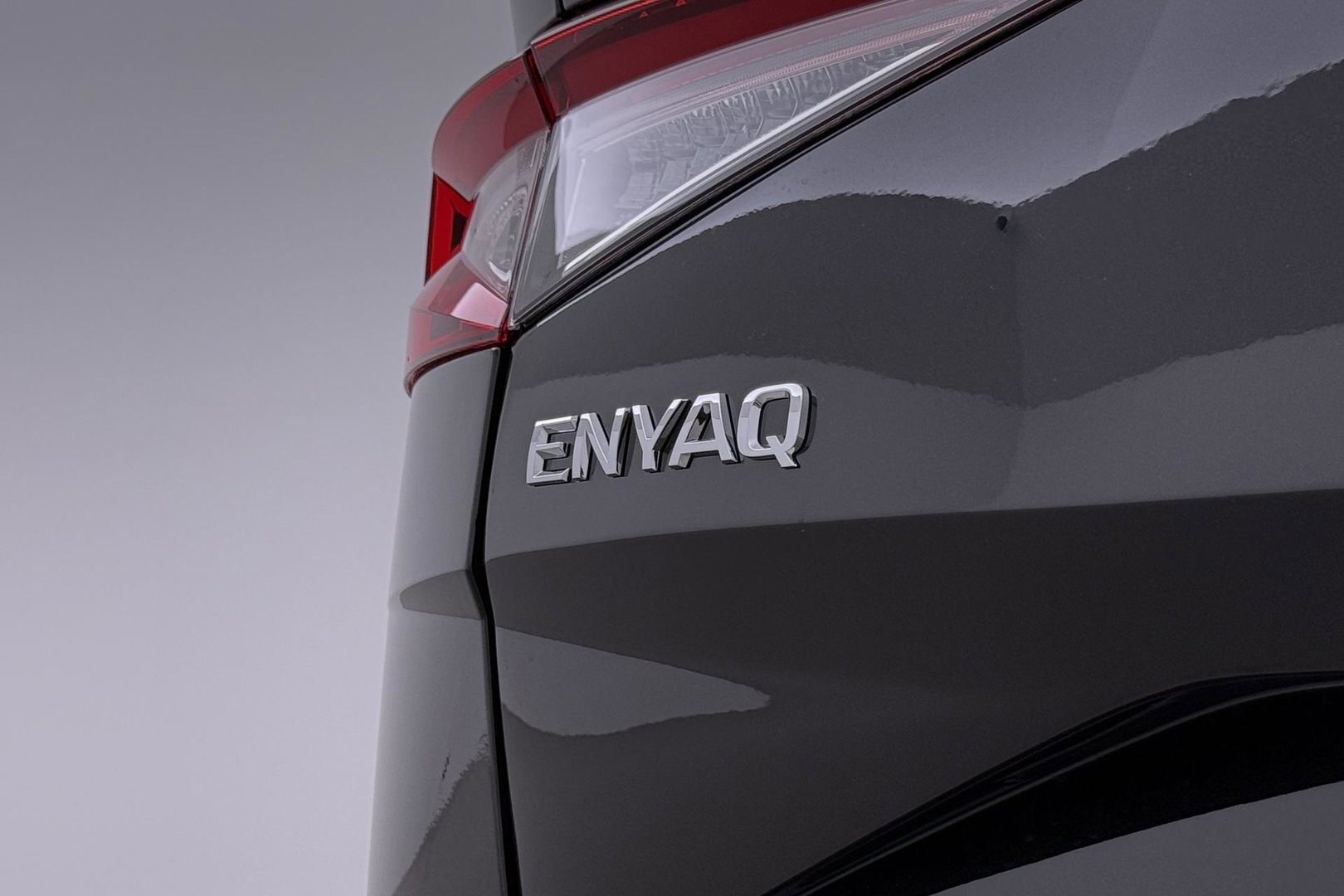 Škoda Enyaq iV 80 | Matrix LED | Camera | Stoel+Stuurverwarming | Verwarmbare Achterbank | Keyless | Leder | 19 Inch