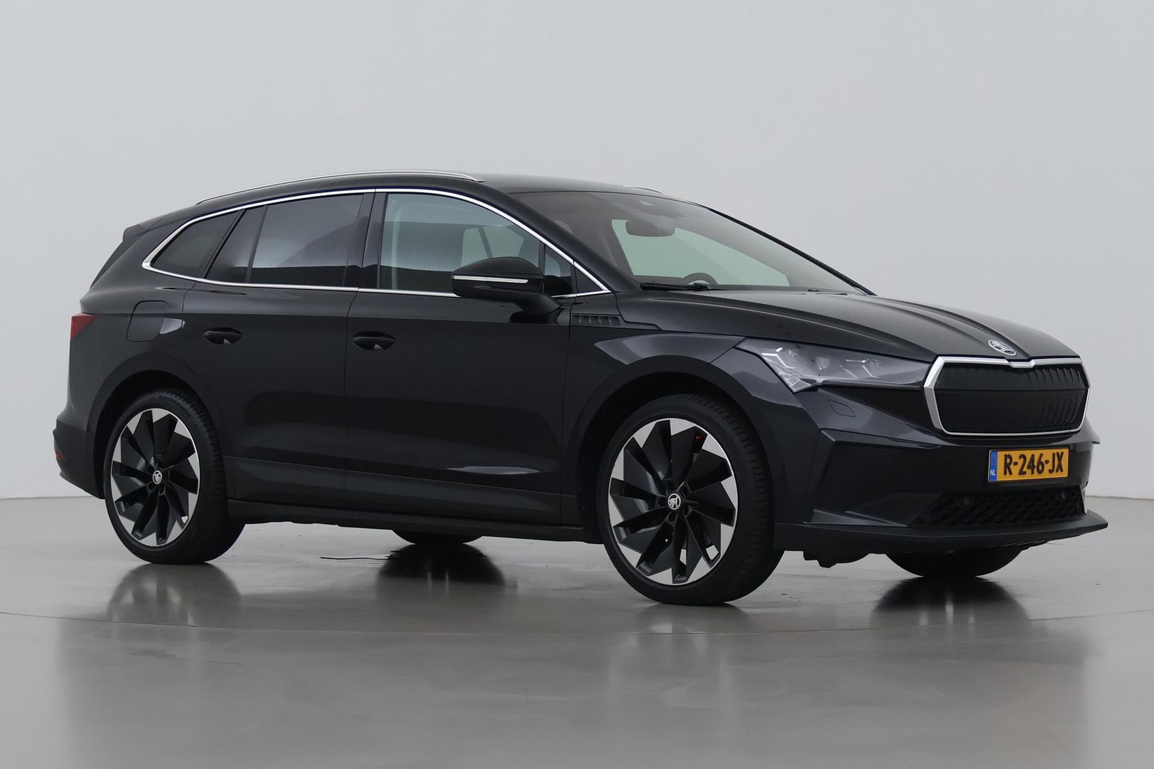 Škoda Enyaq iV 80 | Matrix LED | Camera | Stoel+Stuurverwarming | Verwarmbare Achterbank | Keyless | Leder | 19 Inch