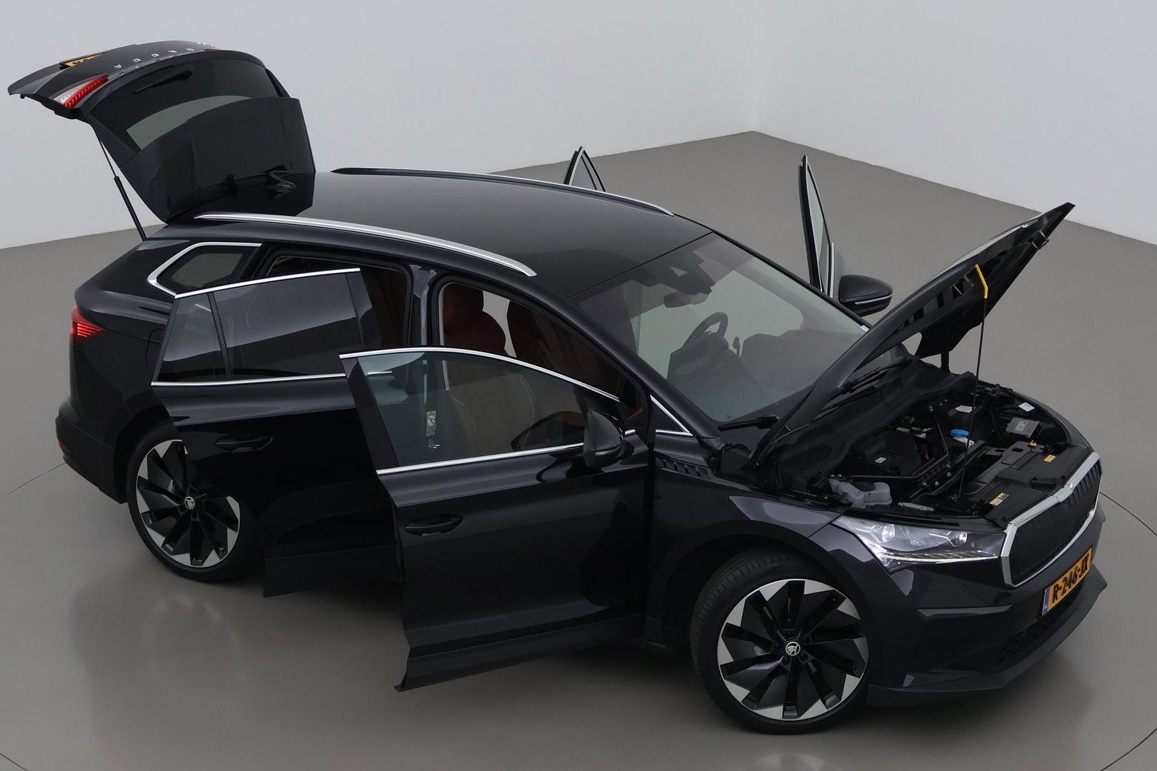 Škoda Enyaq iV 80 | Matrix LED | Camera | Stoel+Stuurverwarming | Verwarmbare Achterbank | Keyless | Leder | 19 Inch