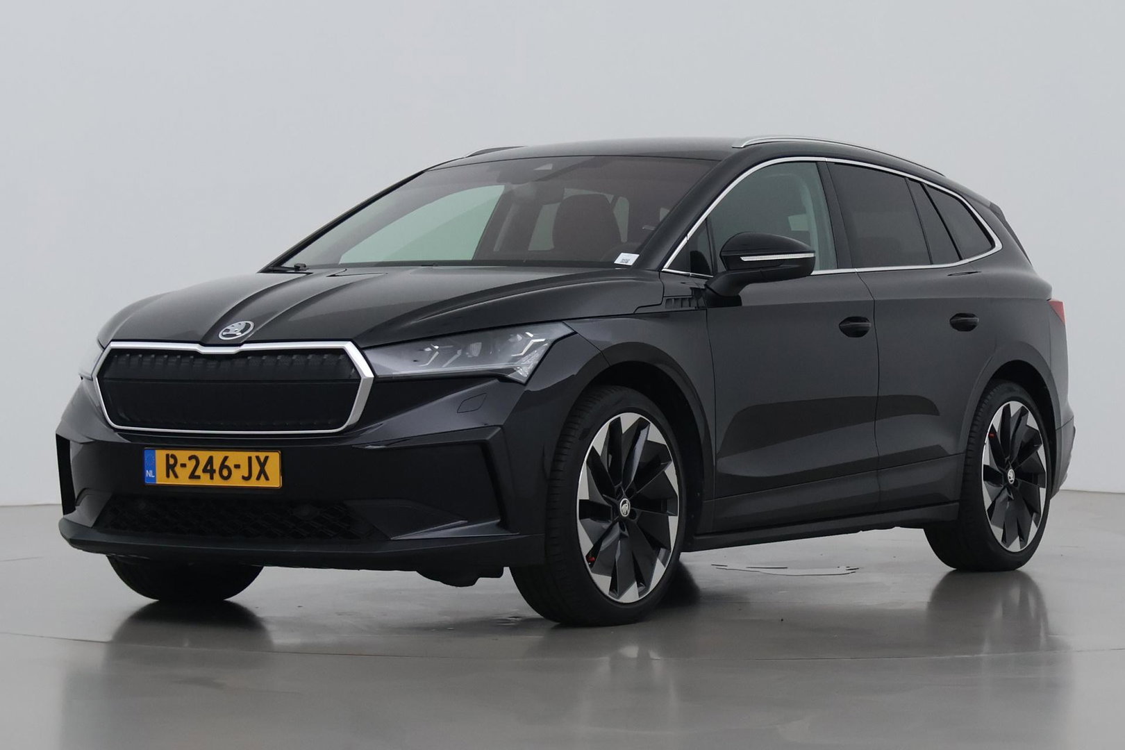 Škoda Enyaq iV 80 | Matrix LED | Camera | Stoel+Stuurverwarming | Verwarmbare Achterbank | Keyless | Leder | 19 Inch