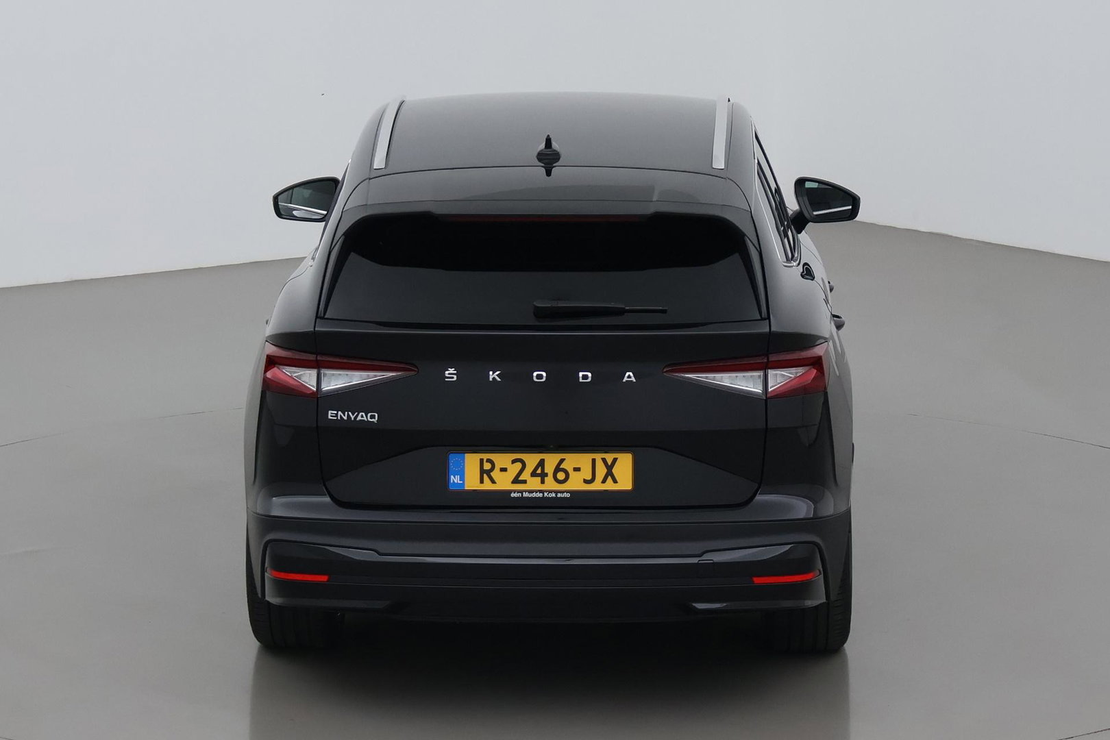 Škoda Enyaq iV 80 | Matrix LED | Camera | Stoel+Stuurverwarming | Verwarmbare Achterbank | Keyless | Leder | 19 Inch