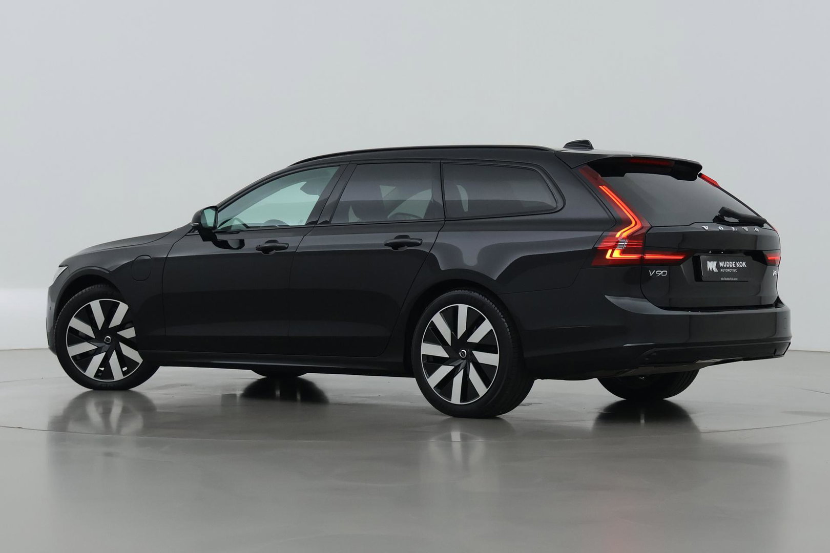 Volvo V90 T8 Plug-in hybrid Plus Dark | ACC | 360° Camera | Harman/Kardon | Keyless | Stoel+Stuurverwarming | 19 Inch