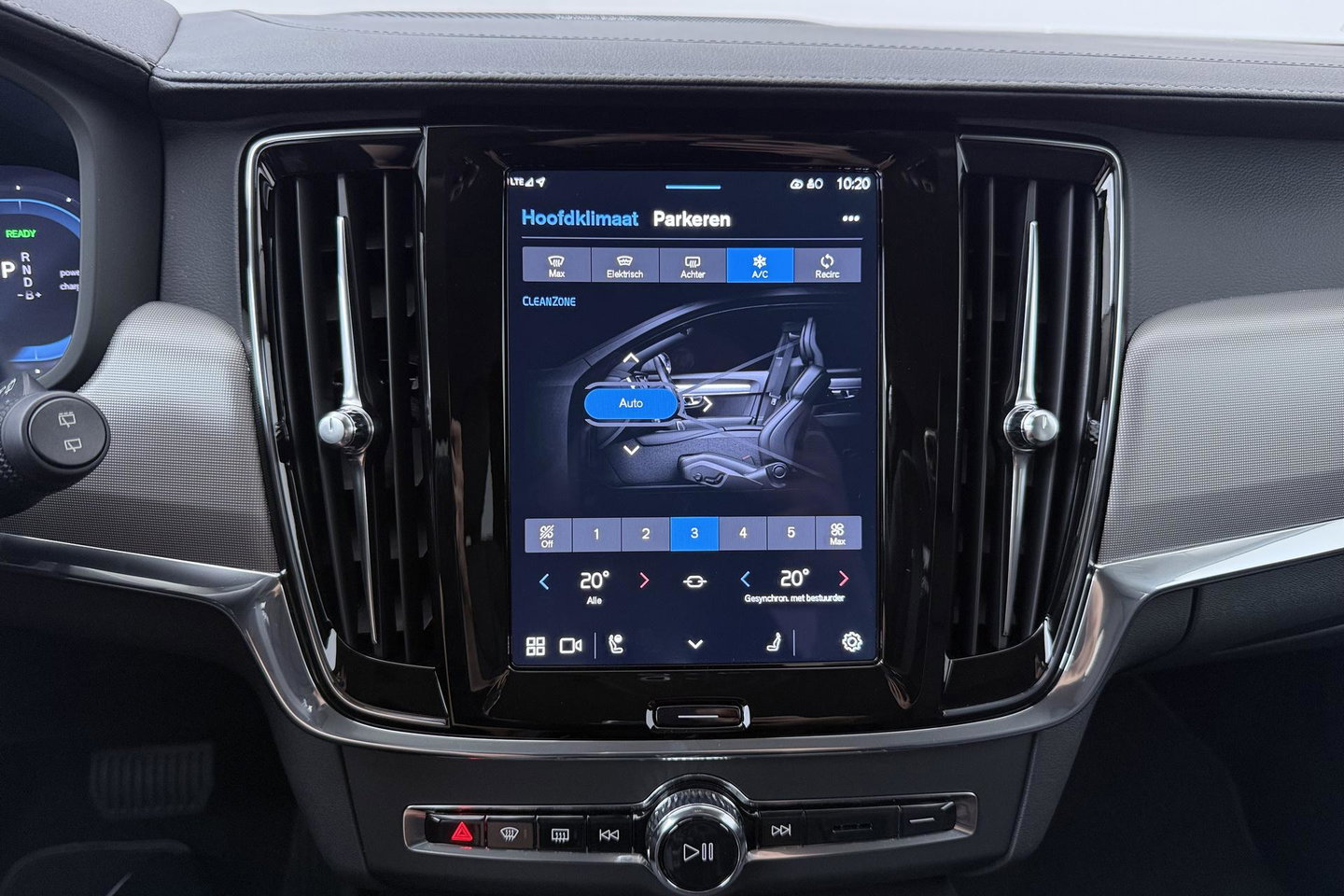 Volvo V90 T8 Plug-in hybrid Plus Dark | ACC | 360° Camera | Harman/Kardon | Keyless | Stoel+Stuurverwarming | 19 Inch