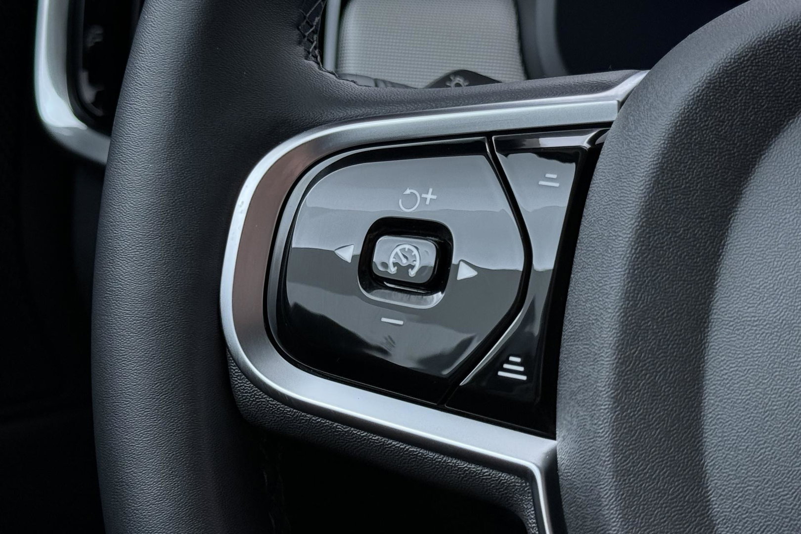 Volvo V90 T8 Plug-in hybrid Plus Dark | ACC | 360° Camera | Harman/Kardon | Keyless | Stoel+Stuurverwarming | 19 Inch