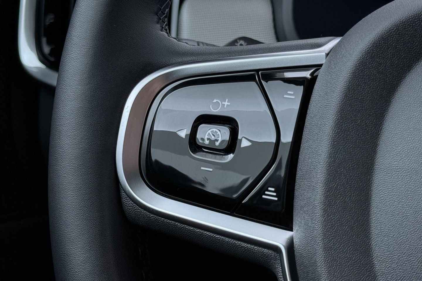 Volvo V90 T8 Plug-in hybrid Plus Dark | ACC | 360° Camera | Harman/Kardon | Keyless | Stoel+Stuurverwarming | 19 Inch