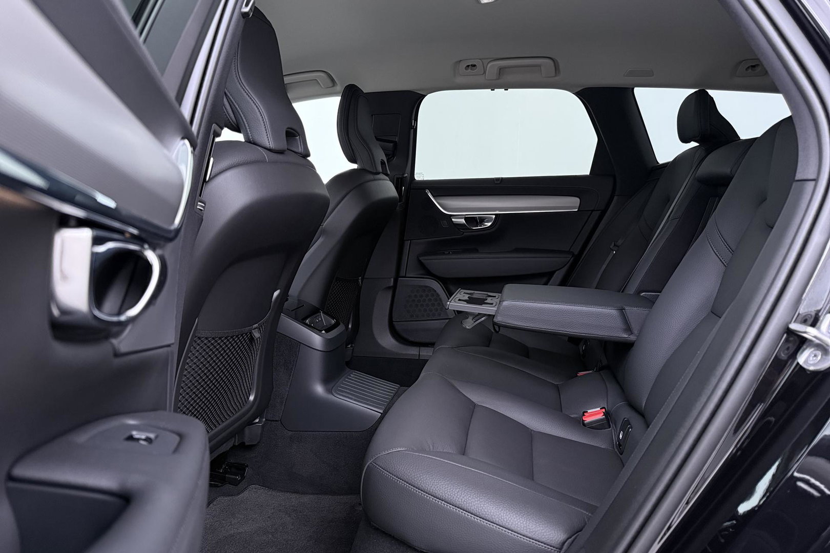 Volvo V90 T8 Plug-in hybrid Plus Dark | ACC | 360° Camera | Harman/Kardon | Keyless | Stoel+Stuurverwarming | 19 Inch