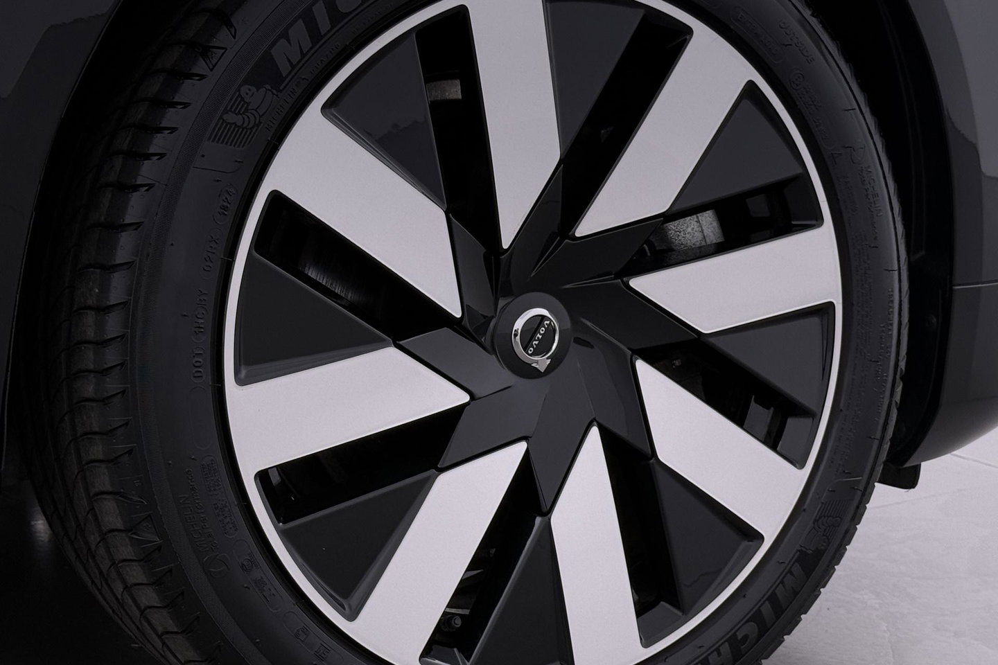 Volvo V90 T8 Plug-in hybrid Plus Dark | ACC | 360° Camera | Harman/Kardon | Keyless | Stoel+Stuurverwarming | 19 Inch