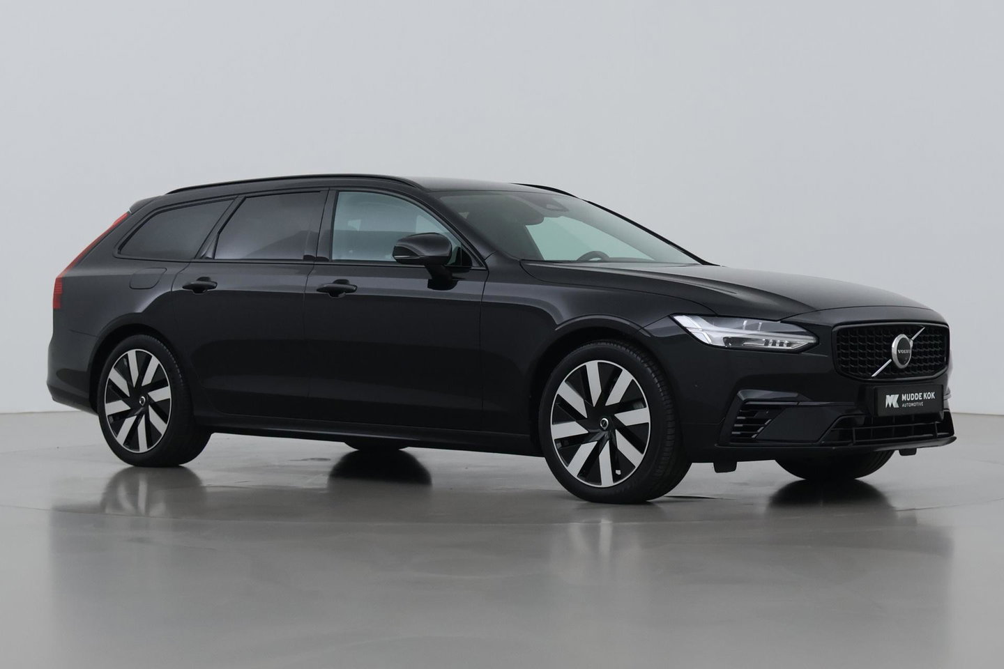 Volvo V90 T8 Plug-in hybrid Plus Dark | ACC | 360° Camera | Harman/Kardon | Keyless | Stoel+Stuurverwarming | 19 Inch