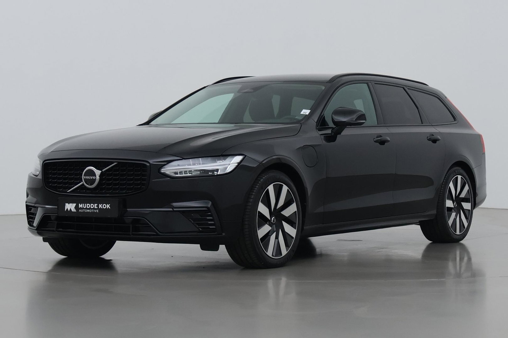 Volvo V90 T8 Plug-in hybrid Plus Dark | ACC | 360° Camera | Harman/Kardon | Keyless | Stoel+Stuurverwarming | 19 Inch