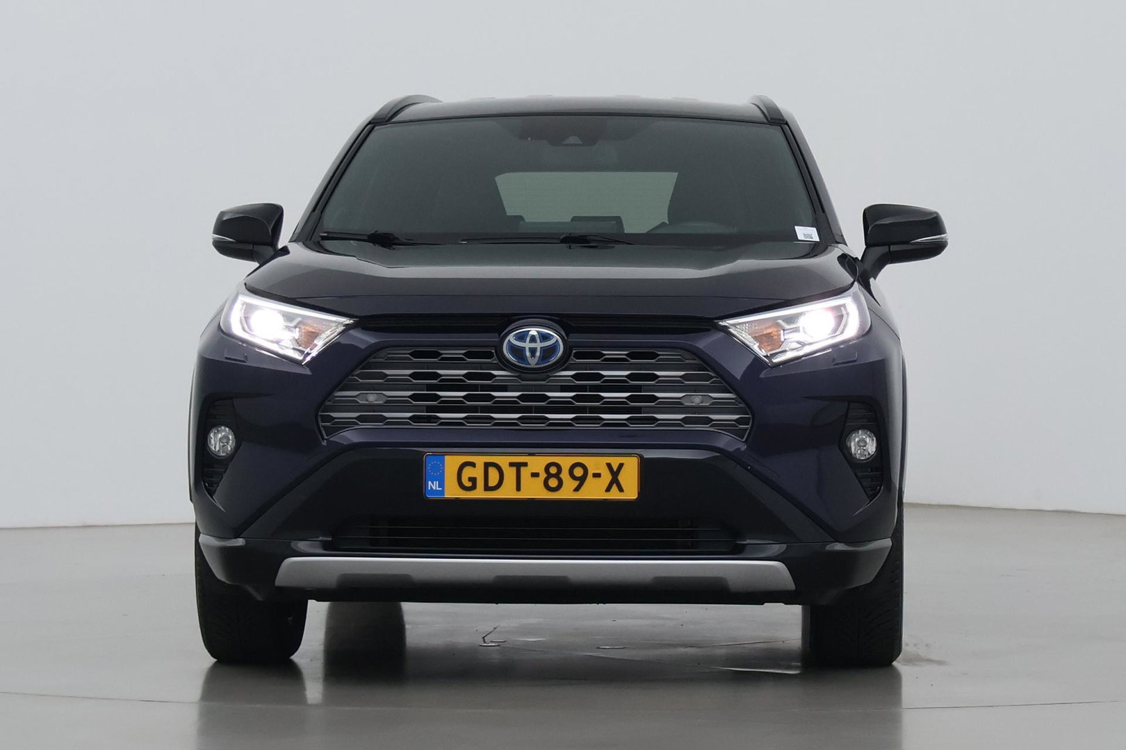 Toyota RAV4 2.5 Hybrid Bi-Tone | ACC | JBL Audio | Stoel+Stuurverwarming | Elektrische Achterklep | Keyless | LED | Camera | 18 Inch