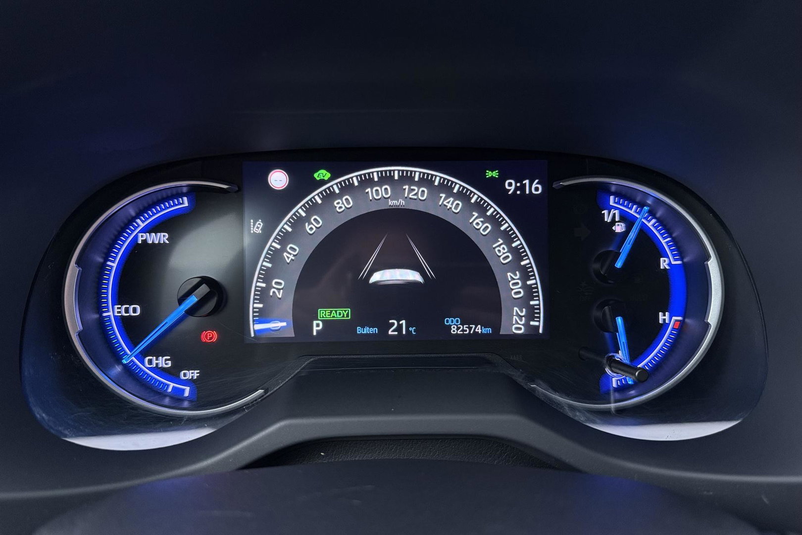 Toyota RAV4 2.5 Hybrid Bi-Tone | ACC | JBL Audio | Stoel+Stuurverwarming | Elektrische Achterklep | Keyless | LED | Camera | 18 Inch