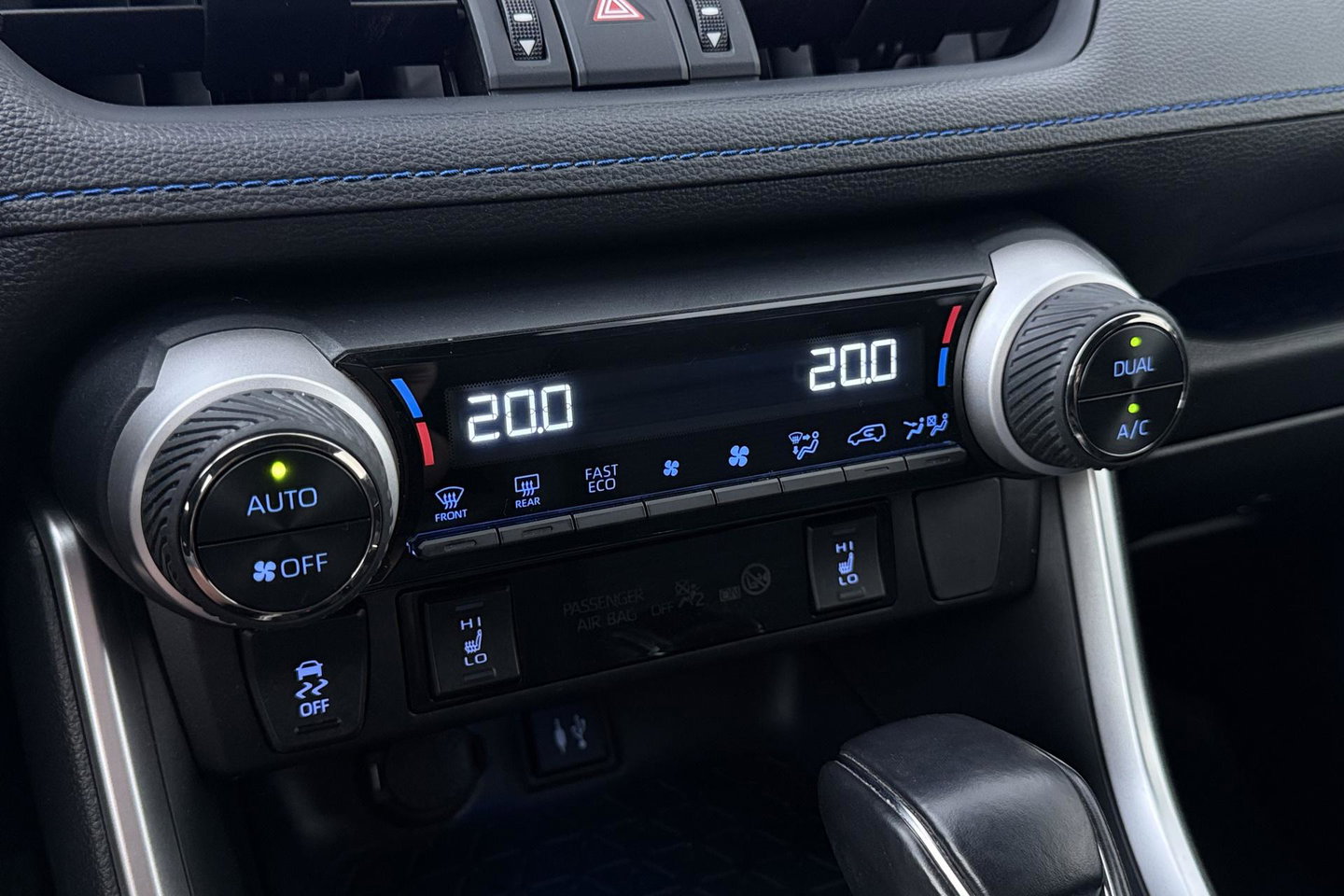 Toyota RAV4 2.5 Hybrid Bi-Tone | ACC | JBL Audio | Stoel+Stuurverwarming | Elektrische Achterklep | Keyless | LED | Camera | 18 Inch