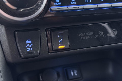 Toyota RAV4 2.5 Hybrid Bi-Tone | ACC | JBL Audio | Stoel+Stuurverwarming | Elektrische Achterklep | Keyless | LED | Camera | 18 Inch
