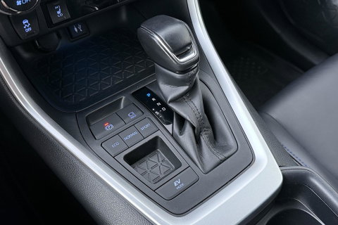Toyota RAV4 2.5 Hybrid Bi-Tone | ACC | JBL Audio | Stoel+Stuurverwarming | Elektrische Achterklep | Keyless | LED | Camera | 18 Inch