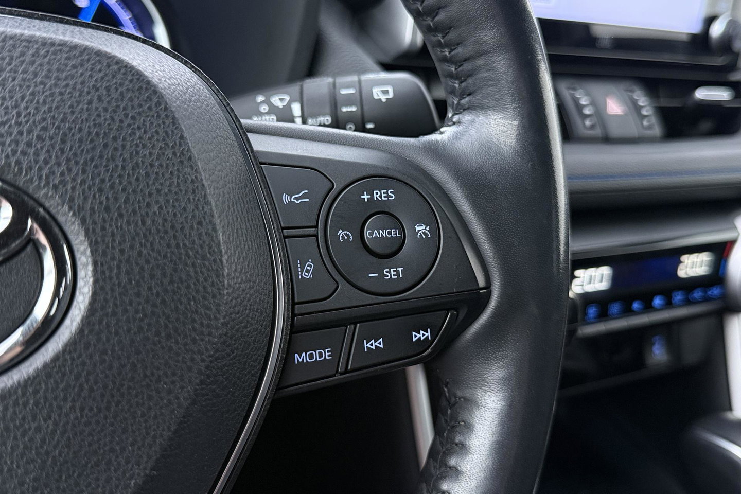 Toyota RAV4 2.5 Hybrid Bi-Tone | ACC | JBL Audio | Stoel+Stuurverwarming | Elektrische Achterklep | Keyless | LED | Camera | 18 Inch
