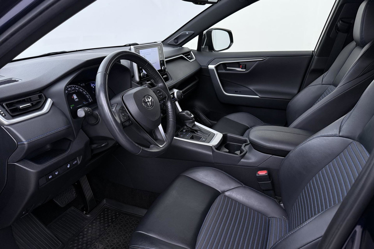 Toyota RAV4 2.5 Hybrid Bi-Tone | ACC | JBL Audio | Stoel+Stuurverwarming | Elektrische Achterklep | Keyless | LED | Camera | 18 Inch