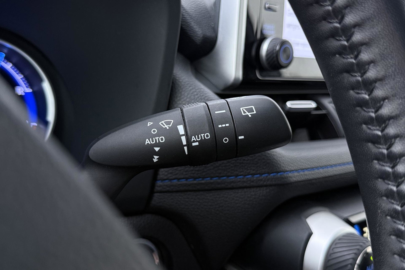Toyota RAV4 2.5 Hybrid Bi-Tone | ACC | JBL Audio | Stoel+Stuurverwarming | Elektrische Achterklep | Keyless | LED | Camera | 18 Inch