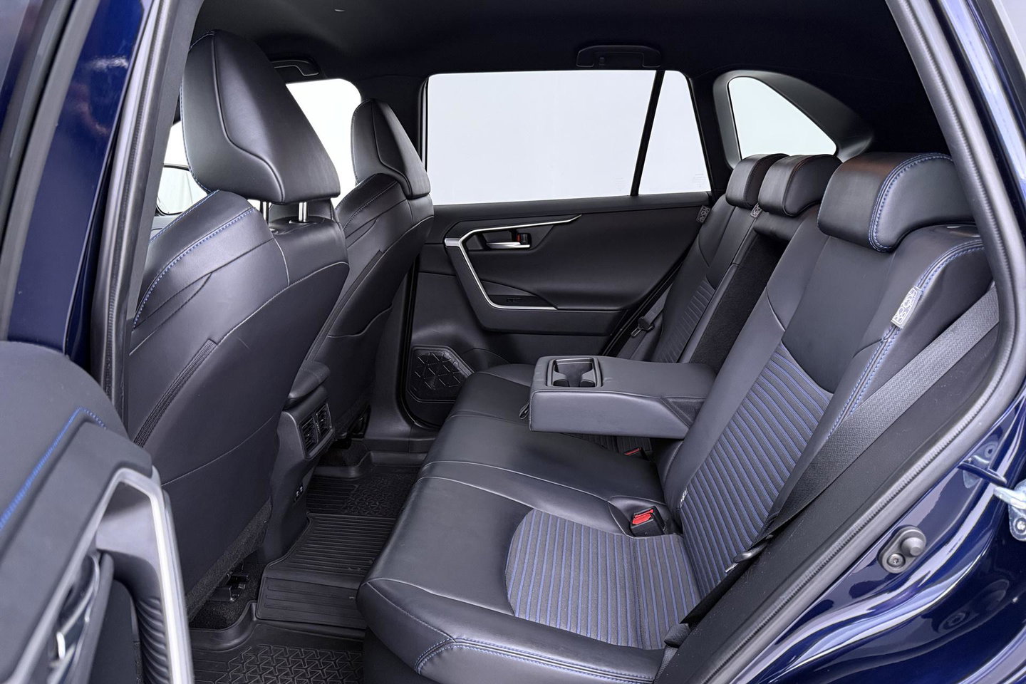 Toyota RAV4 2.5 Hybrid Bi-Tone | ACC | JBL Audio | Stoel+Stuurverwarming | Elektrische Achterklep | Keyless | LED | Camera | 18 Inch