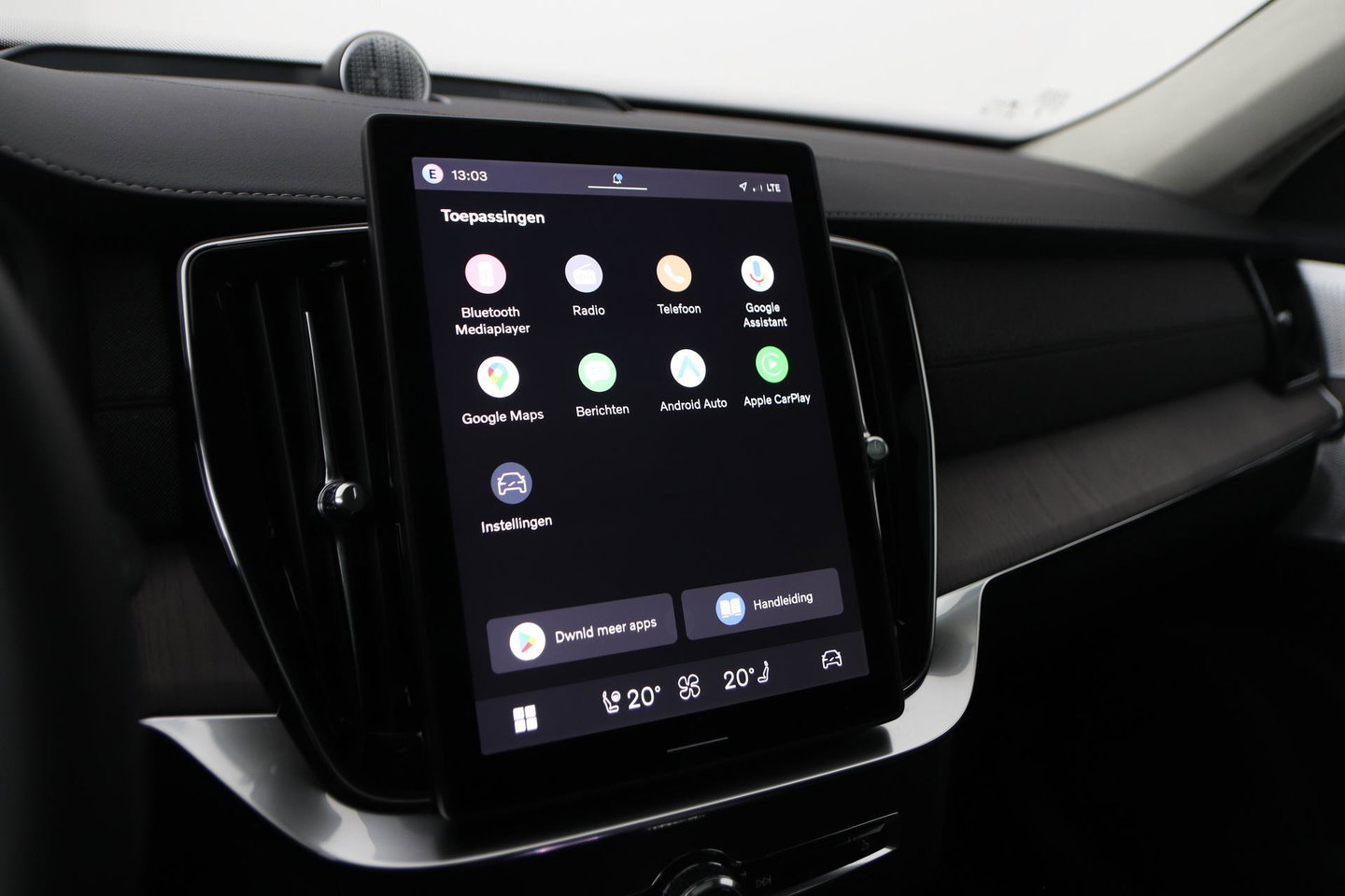 Volvo XC90 T8 Plug-in hybrid Ultra Bright | Bowers&Wilkins | Luchtvering | Massage | 22 Inch | Trekhaak | Head-Up