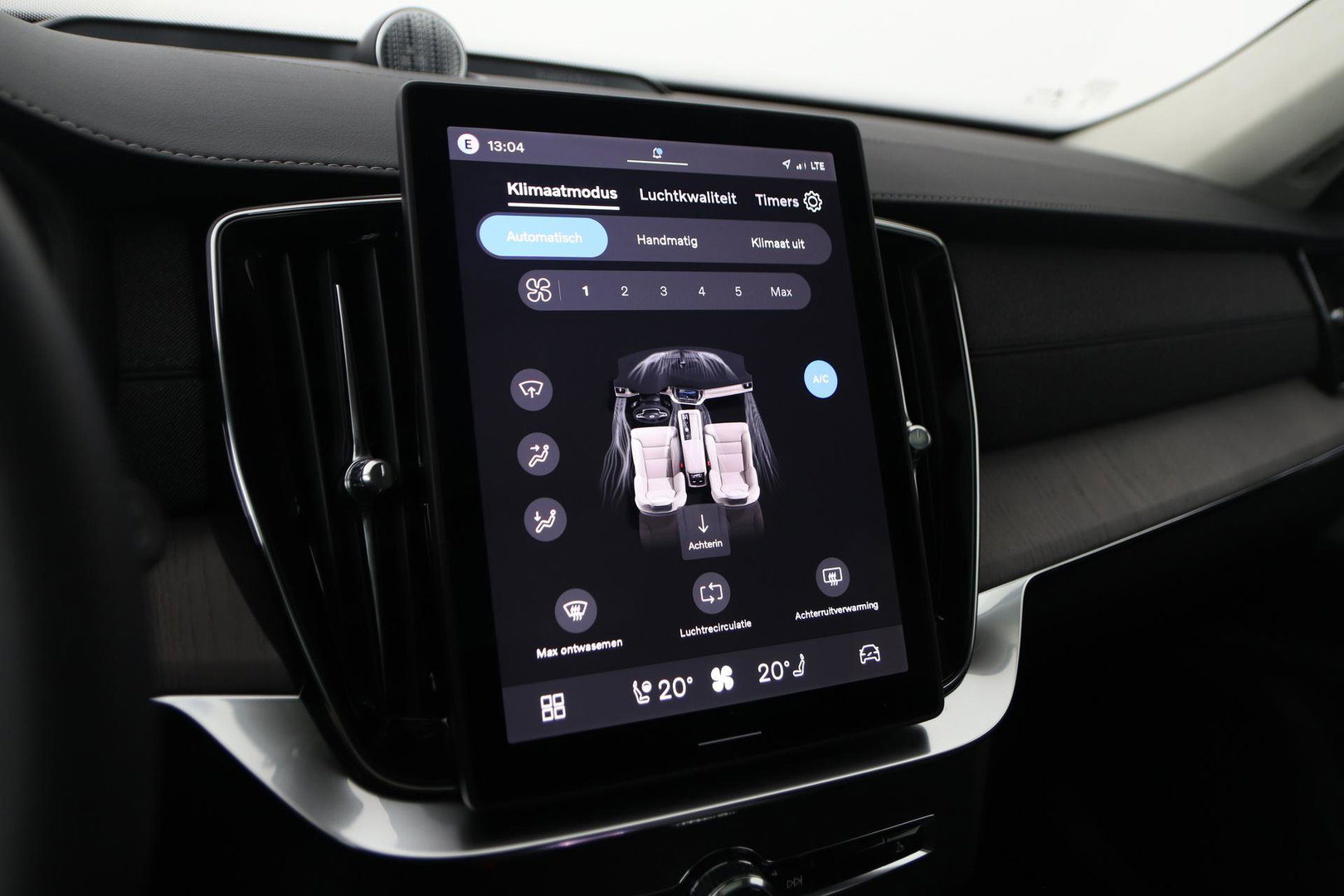 Volvo XC90 T8 Plug-in hybrid Ultra Bright | Bowers&Wilkins | Luchtvering | Massage | 22 Inch | Trekhaak | Head-Up