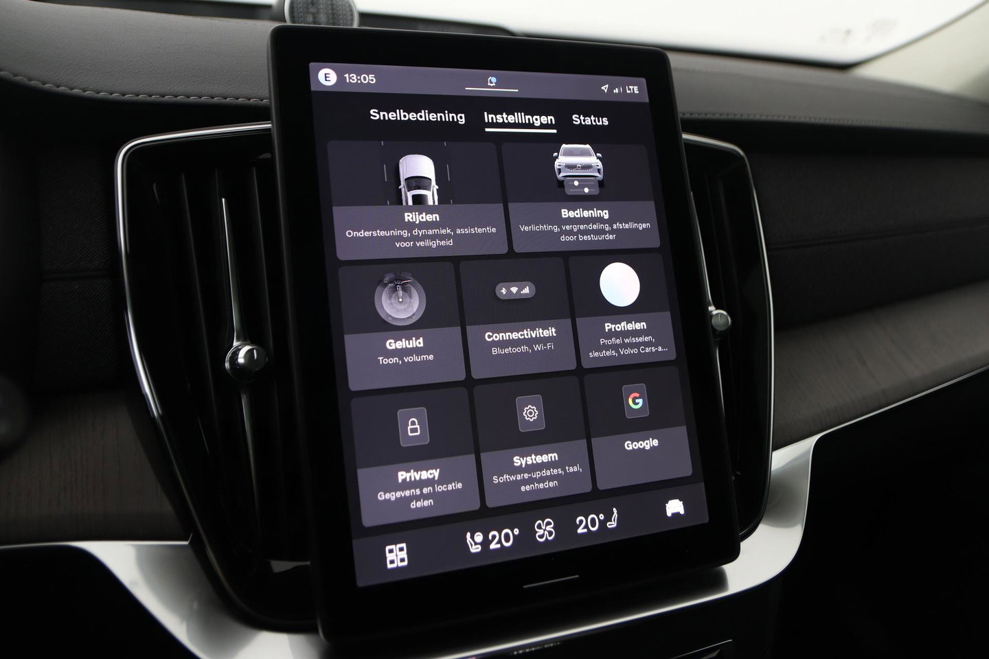 Volvo XC90 T8 Plug-in hybrid Ultra Bright | Bowers&Wilkins | Luchtvering | Massage | 22 Inch | Trekhaak | Head-Up