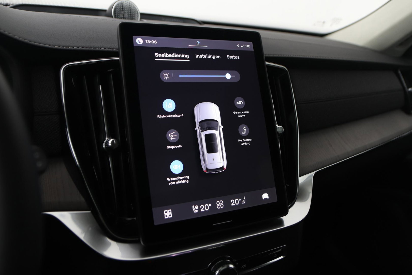 Volvo XC90 T8 Plug-in hybrid Ultra Bright | Bowers&Wilkins | Luchtvering | Massage | 22 Inch | Trekhaak | Head-Up