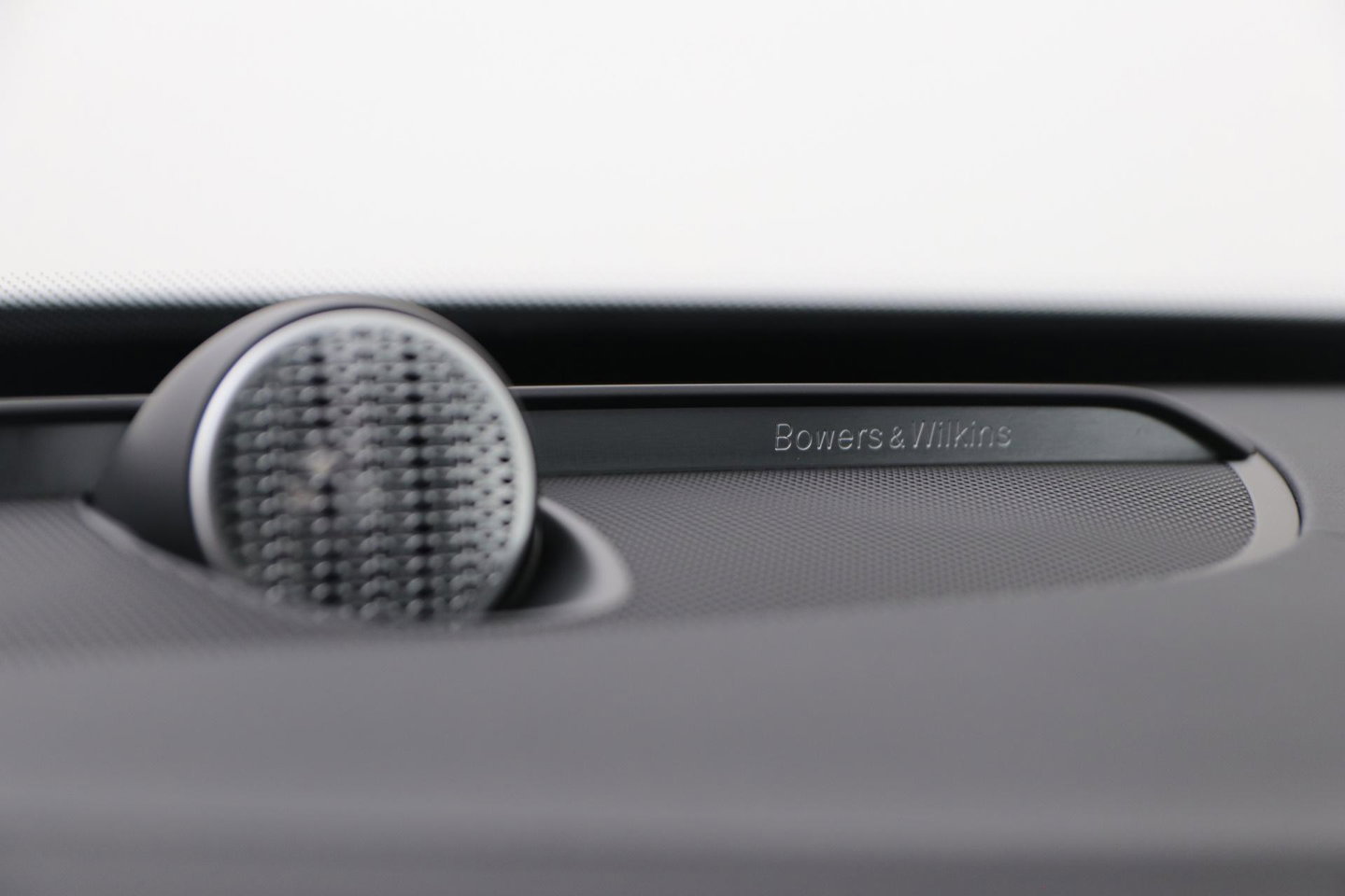 Volvo XC90 T8 Plug-in hybrid Ultra Bright | Bowers&Wilkins | Luchtvering | Massage | 22 Inch | Trekhaak | Head-Up