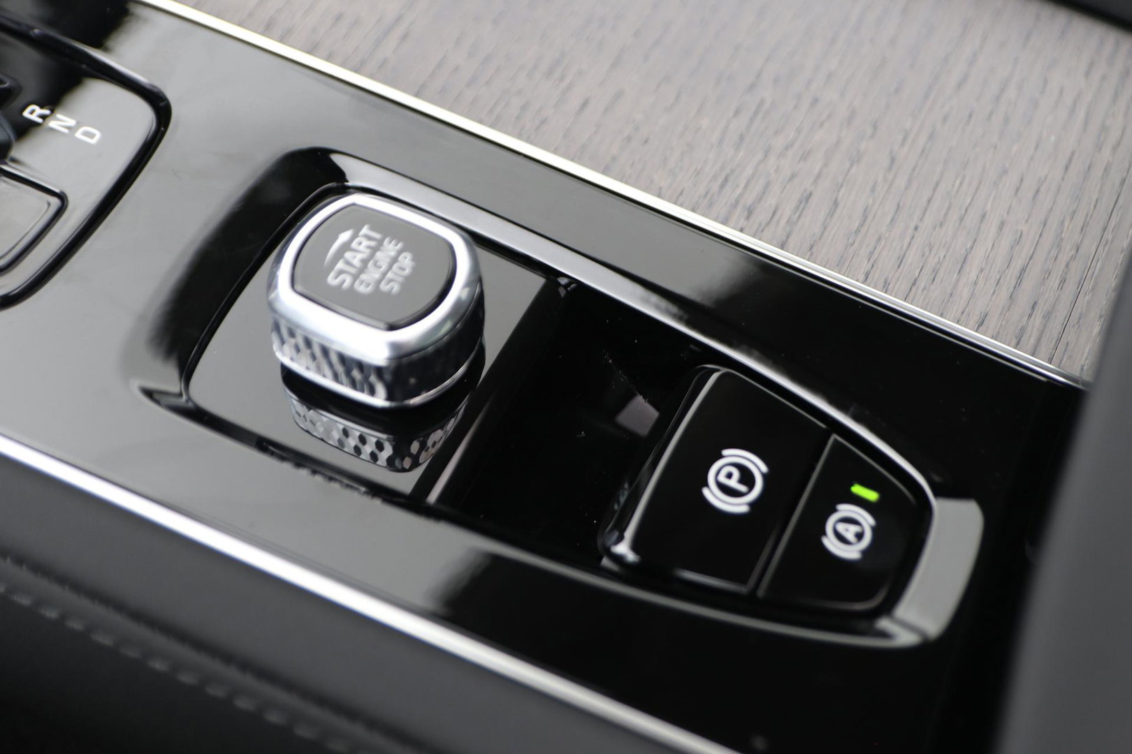 Volvo XC90 T8 Plug-in hybrid Ultra Bright | Bowers&Wilkins | Luchtvering | Massage | 22 Inch | Trekhaak | Head-Up