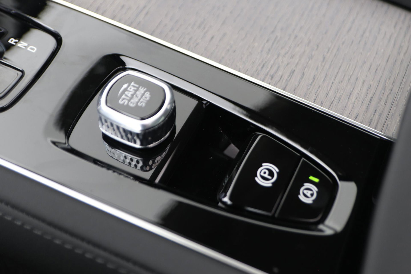 Volvo XC90 T8 Plug-in hybrid Ultra Bright | Bowers&Wilkins | Luchtvering | Massage | 22 Inch | Trekhaak | Head-Up