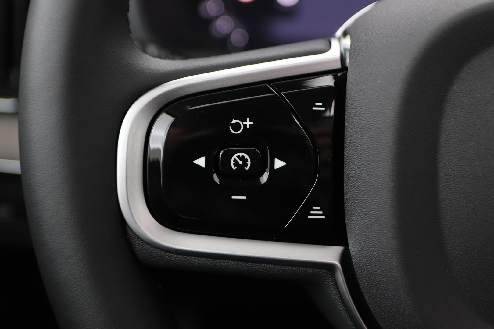 Volvo XC90 T8 Plug-in hybrid Ultra Bright | Bowers&Wilkins | Luchtvering | Massage | 22 Inch | Trekhaak | Head-Up