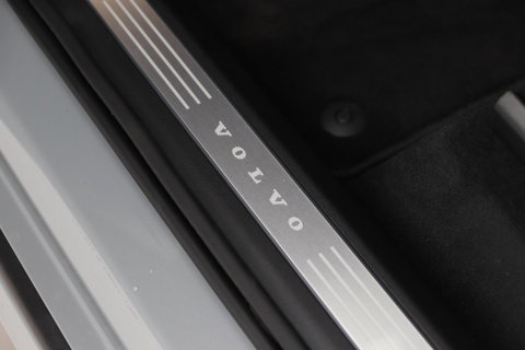 Volvo XC90 T8 Plug-in hybrid Ultra Bright | Bowers&Wilkins | Luchtvering | Massage | 22 Inch | Trekhaak | Head-Up