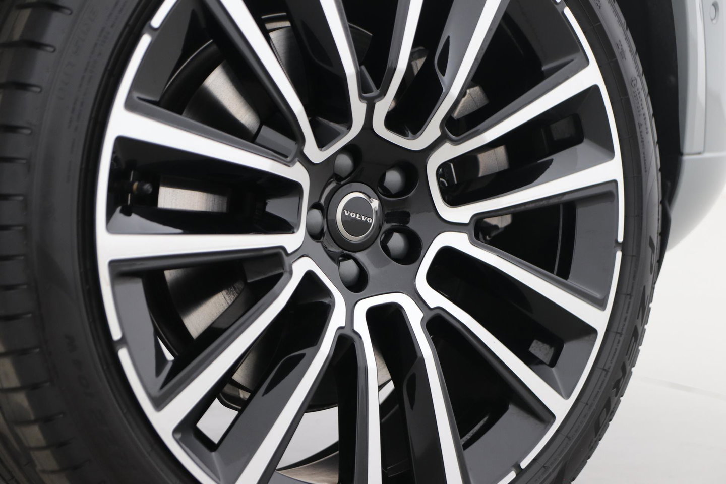 Volvo XC90 T8 Plug-in hybrid Ultra Bright | Bowers&Wilkins | Luchtvering | Massage | 22 Inch | Trekhaak | Head-Up