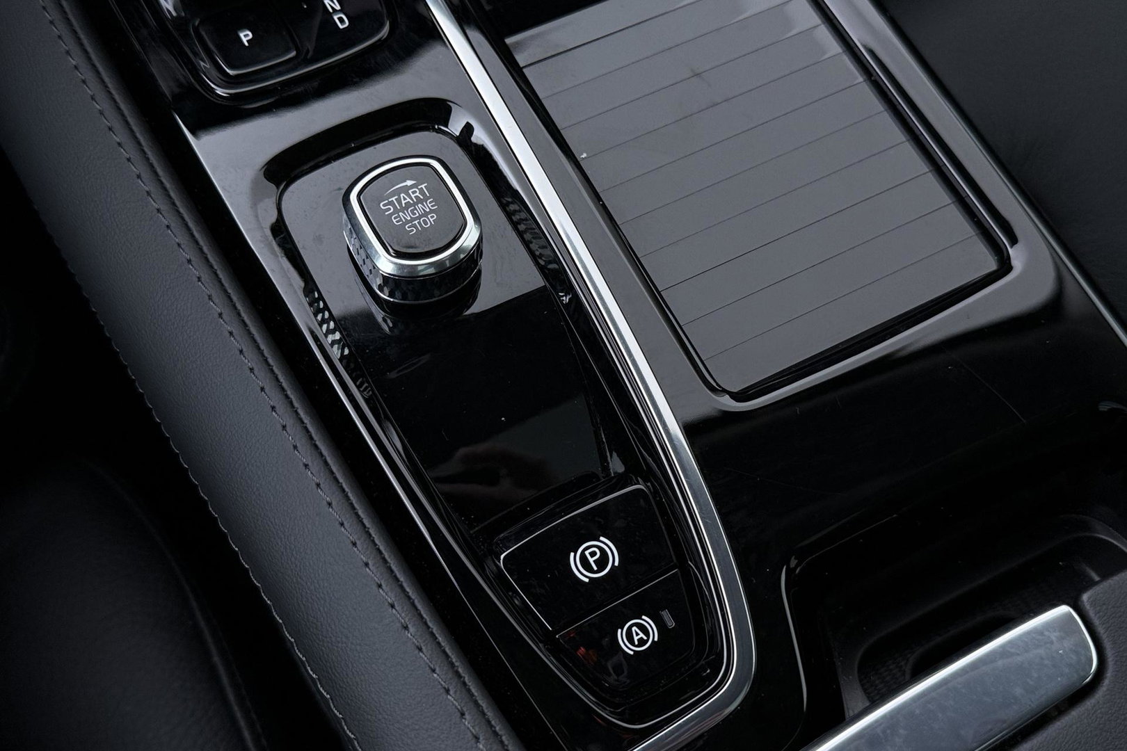 Volvo V60 T6 Plug-in hybrid Plus Bright | ACC | Panoramadak | Head-Up | Harman/Kardon | 360° Camera | Stoel+Stuurverwarming