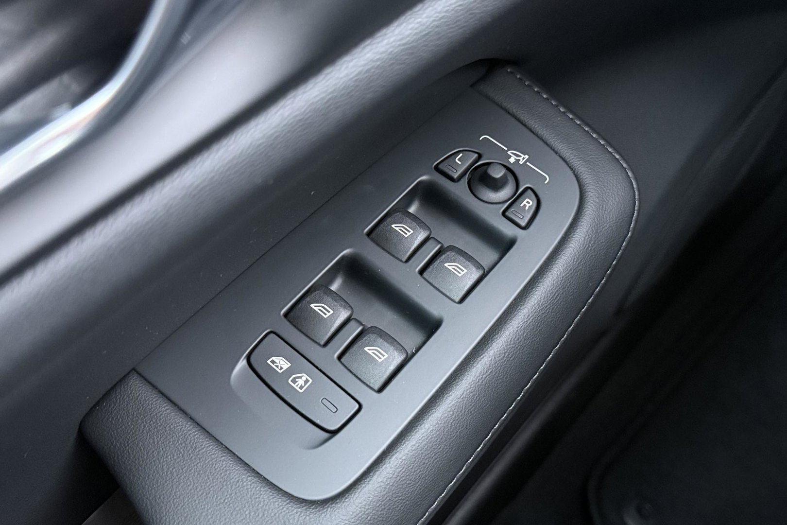 Volvo V60 T6 Plug-in hybrid Plus Bright | ACC | Panoramadak | Head-Up | Harman/Kardon | 360° Camera | Stoel+Stuurverwarming