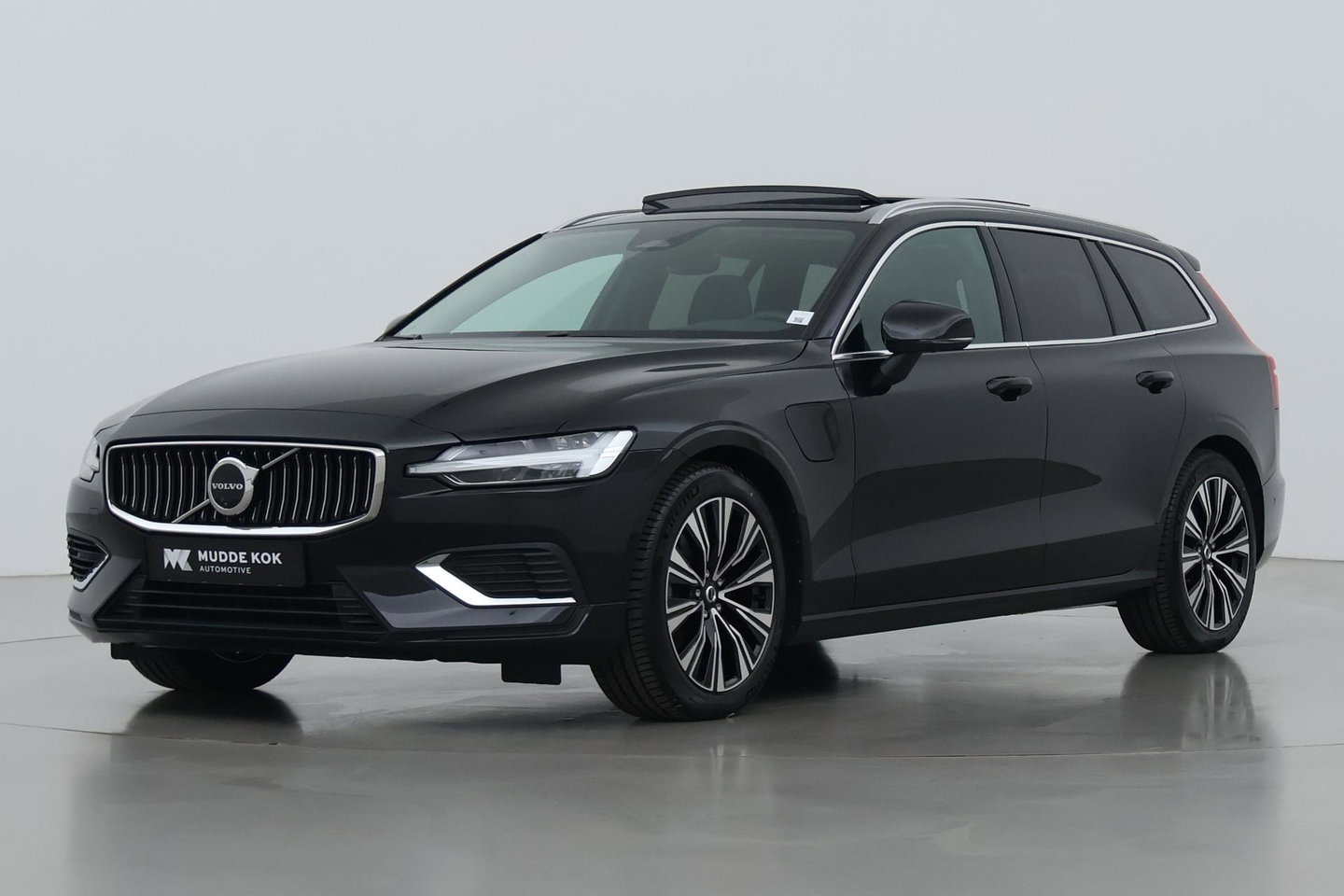 Volvo V60 T6 Plug-in hybrid Plus Bright | ACC | Panoramadak | Head-Up | Harman/Kardon | 360° Camera | Stoel+Stuurverwarming