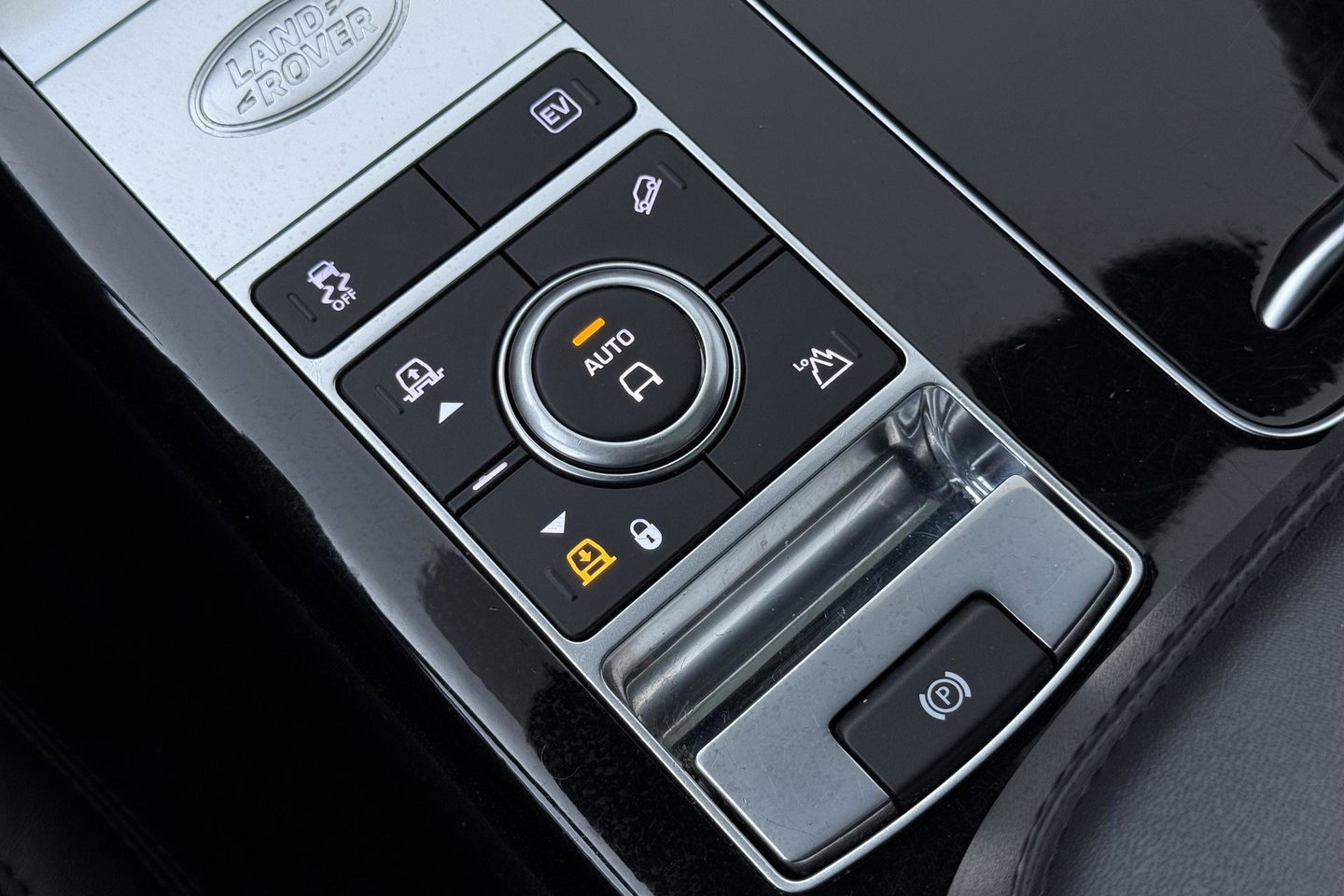 Land Rover Range Rover 2.0 P400e Vogue | SVO Kleur | ACC | Panoramadak | Luchtvering | 360° Camera | Soft-Close