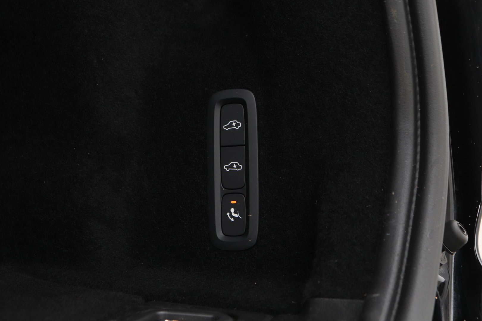Volvo XC60 T6 Plug-in hybrid Ultra Black Edition | ACC | Luchtvering | Trekhaak | Bowers&Wilkins | 360° Camera | Stoelmassage | Panoramadak | Head-Up